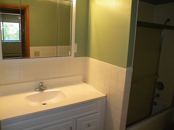 4th image of 616 10th Ave SE #204