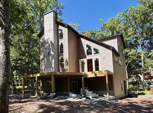 101 Maple Leaf Rd, Lackawaxen, PA 18435