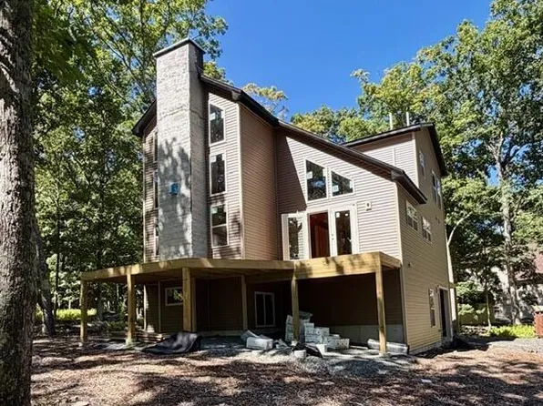 101 Maple Leaf Rd, Lackawaxen, PA 18435