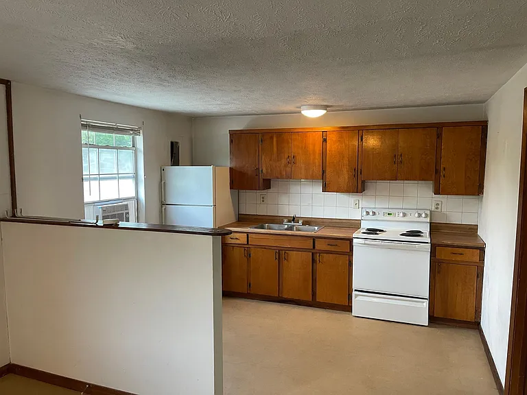645 W College St #1 — Photo 3