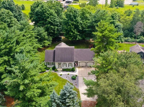 1323 Tanglewood Dr, Lapeer, MI 48446