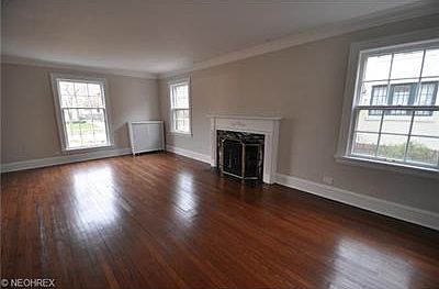 3rd image of 1066 Parkside Dr