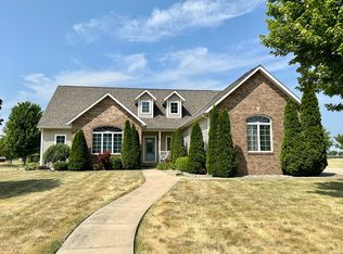 901 S Debra Ln, Pontiac, IL 61764