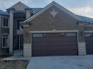 52882 Char Marie 27 Dr, Macomb, MI 48042