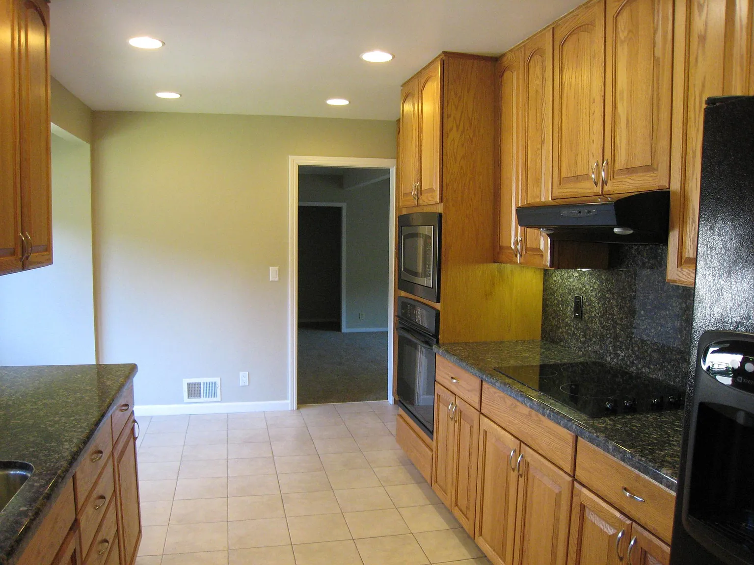 5 bed, 2216 sqft, $6,495 — Photo 4
