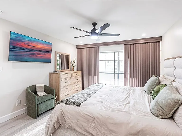 1125 W Peppertree Dr #402 — Photo 16
