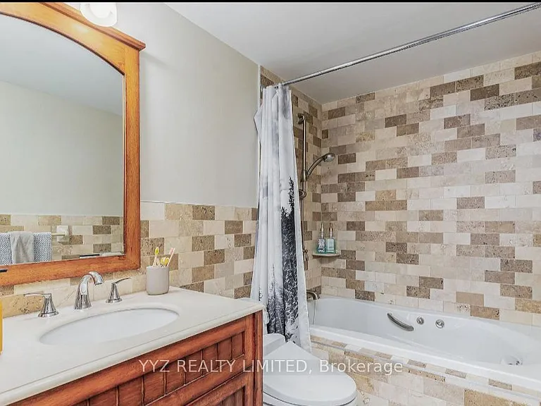 7440 Bathurst St #807 — Photo 16