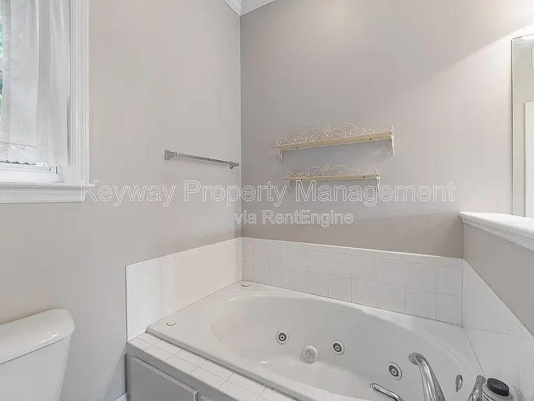 4890 Somerset Dr — Photo 16