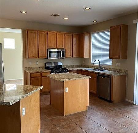 5th image of 3023 Carbondale St