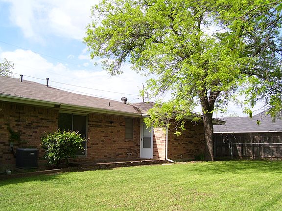 3rd image of 412 S Bowie Dr