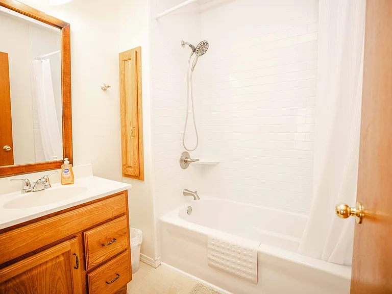 1554 Oak St #203 — Photo 24