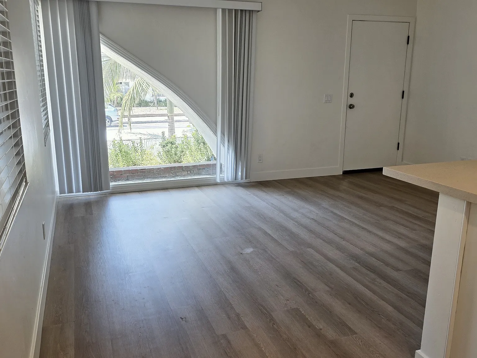 2 bed, 706 sqft, $3,350 — Photo 4