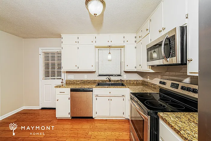 6836 Markham Dr — Photo 10