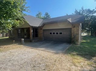 1001 S 13th St, Pea Ridge, AR 72758
