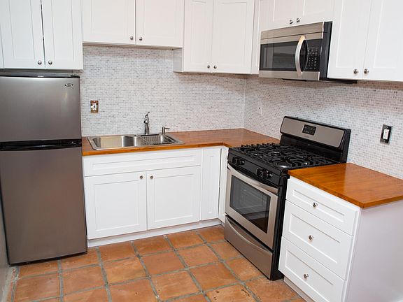 4th image of 729 S St Andrews Pl APT 101