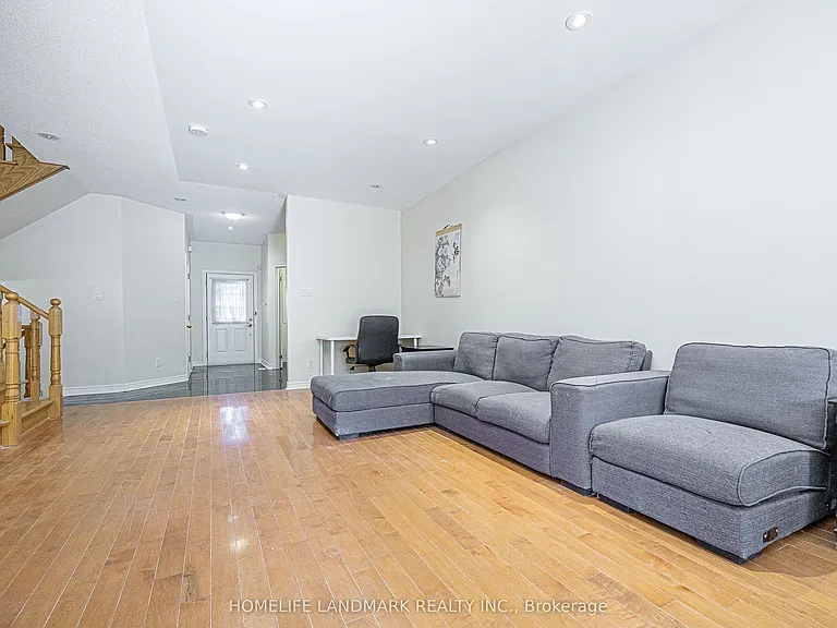38 Romance Dr — Photo 7