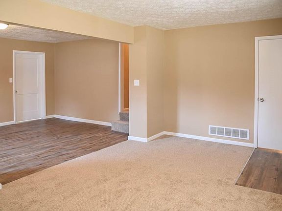 3rd image of 10388 Stoneacre St NW