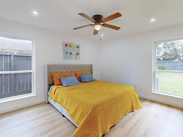 8515 Mullins Dr — Photo 12