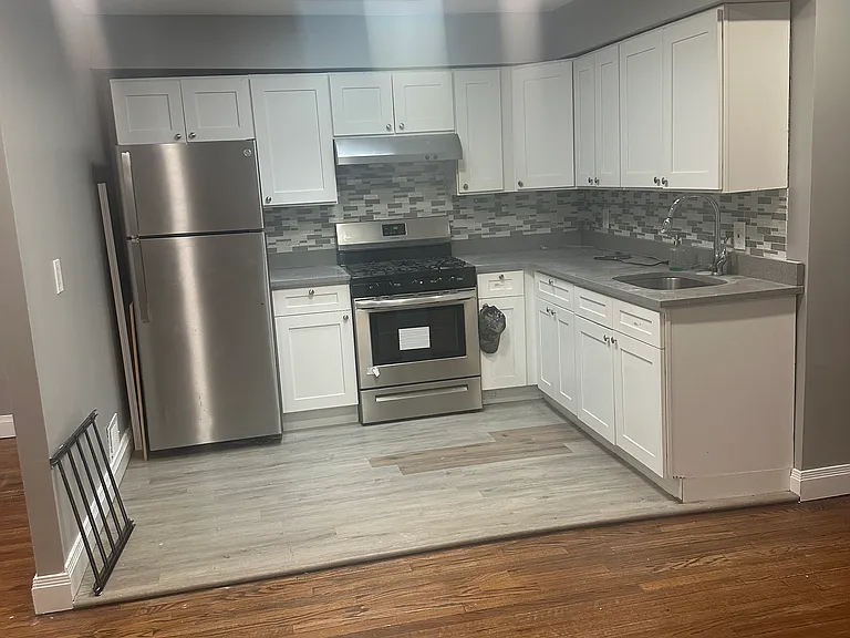 1966 Burke Ave #2 — Photo 3