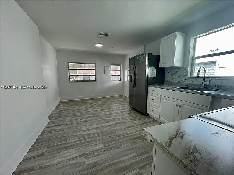 1520 SW 10th St — Photo 9
