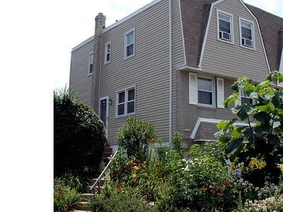 2nd image of 9973 Alicia St