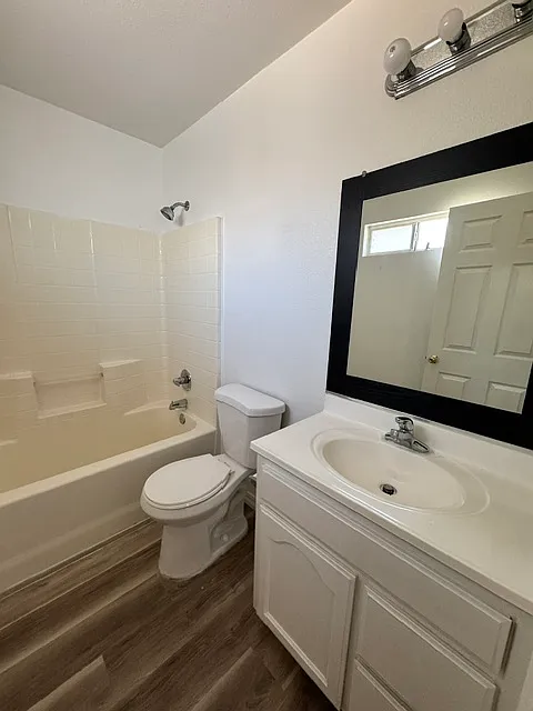 Building Photo - 1475 Cottage Pl #B