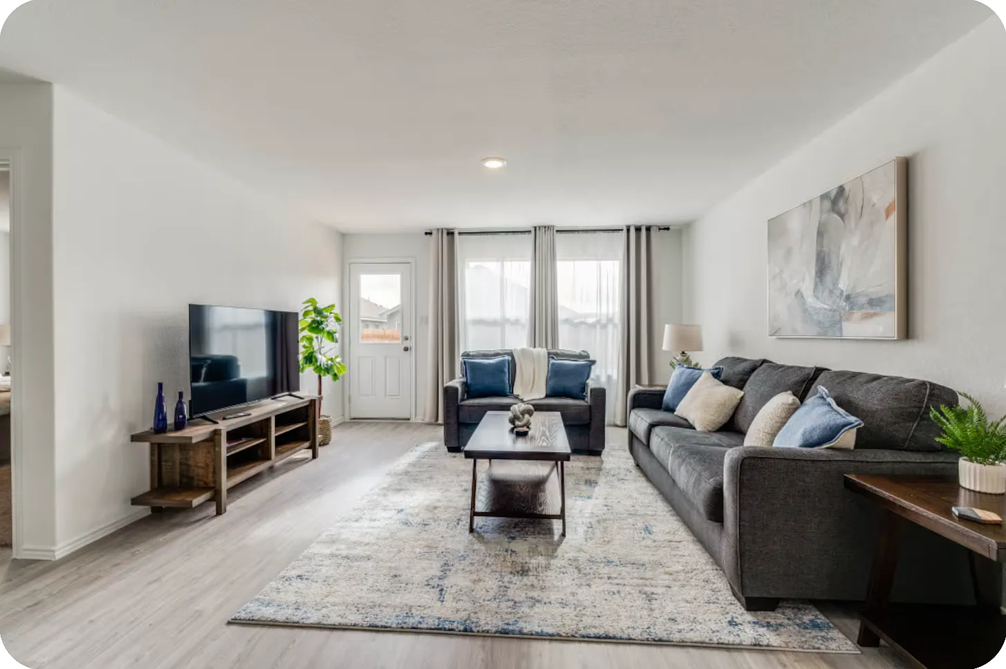 4 bed, 1667 sqft, $4,000 — Photo 1
