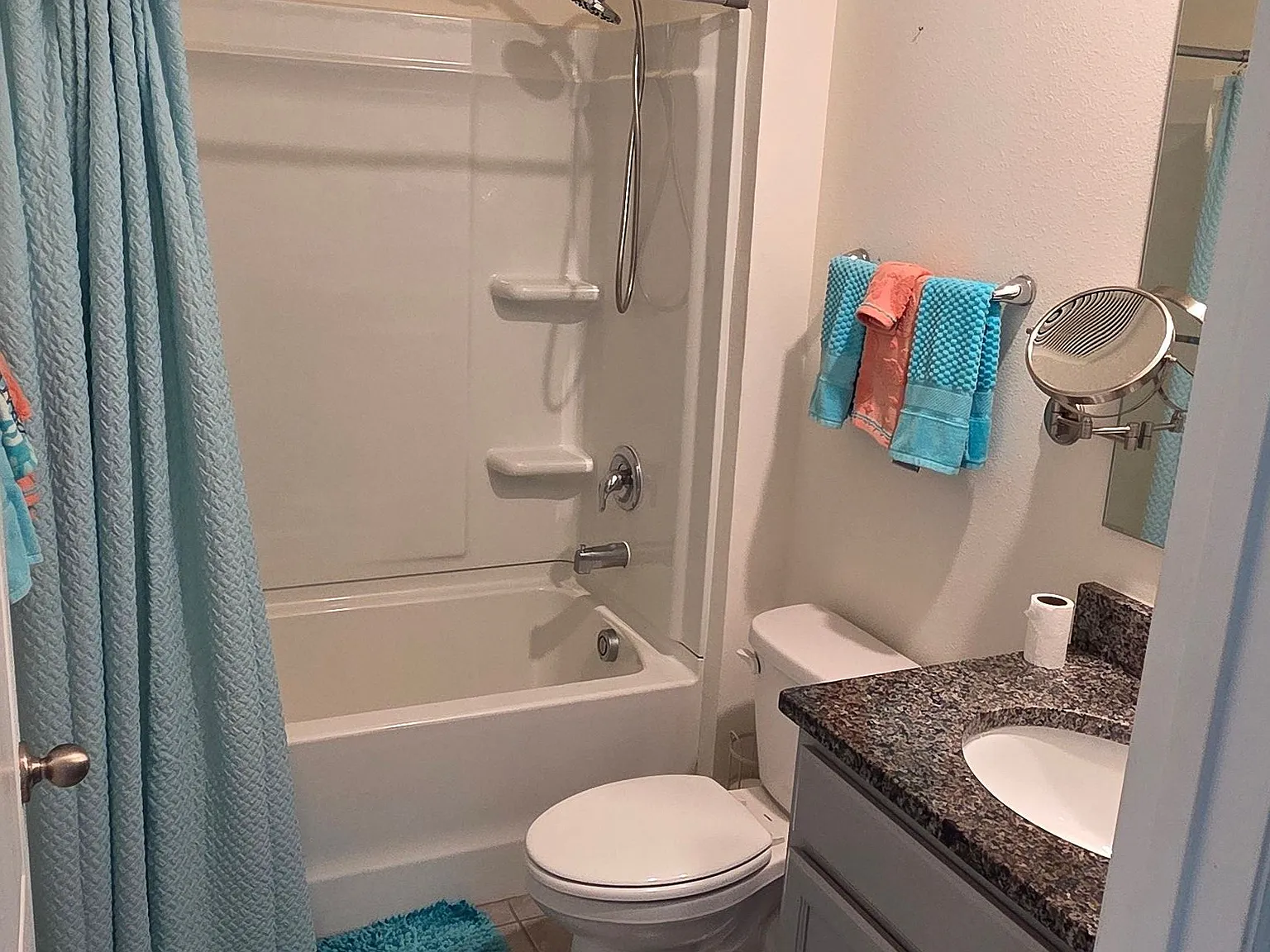 5 bed, 3.0 bath, 2601 sqft, $3,840 — Photo 3