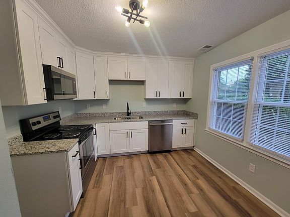 4th image of 5960 Edgelake Dr