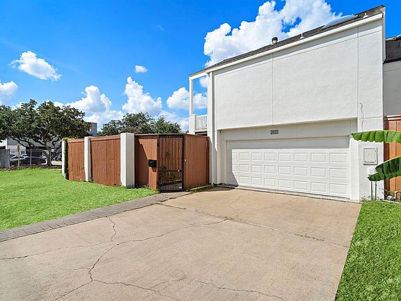 4th image of 2922 Bering Drive