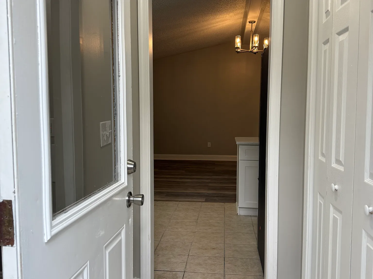 3 bed, 1272 sqft, $2,000 — Photo 4