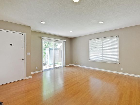 5th image of 3238 Parkhaven Dr