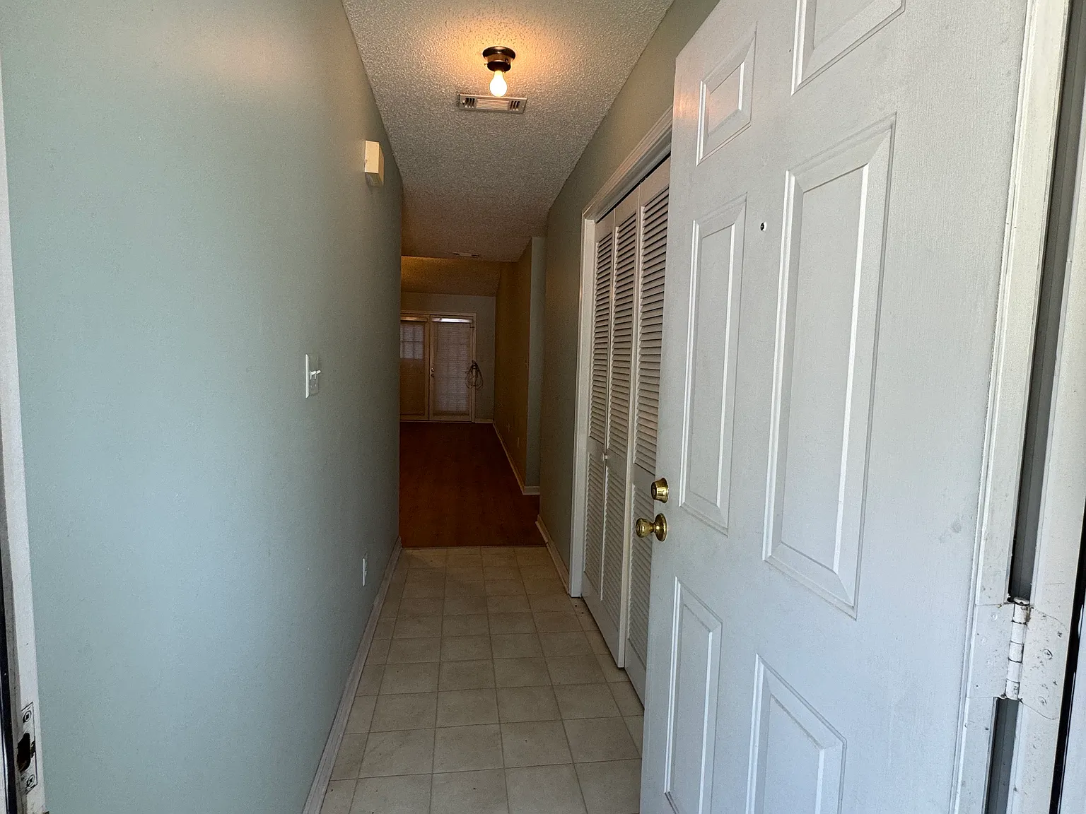 3 bed, 1500 sqft, $1,600 — Photo 2
