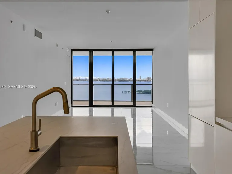 700 NE 24th St #1706 — Photo 9