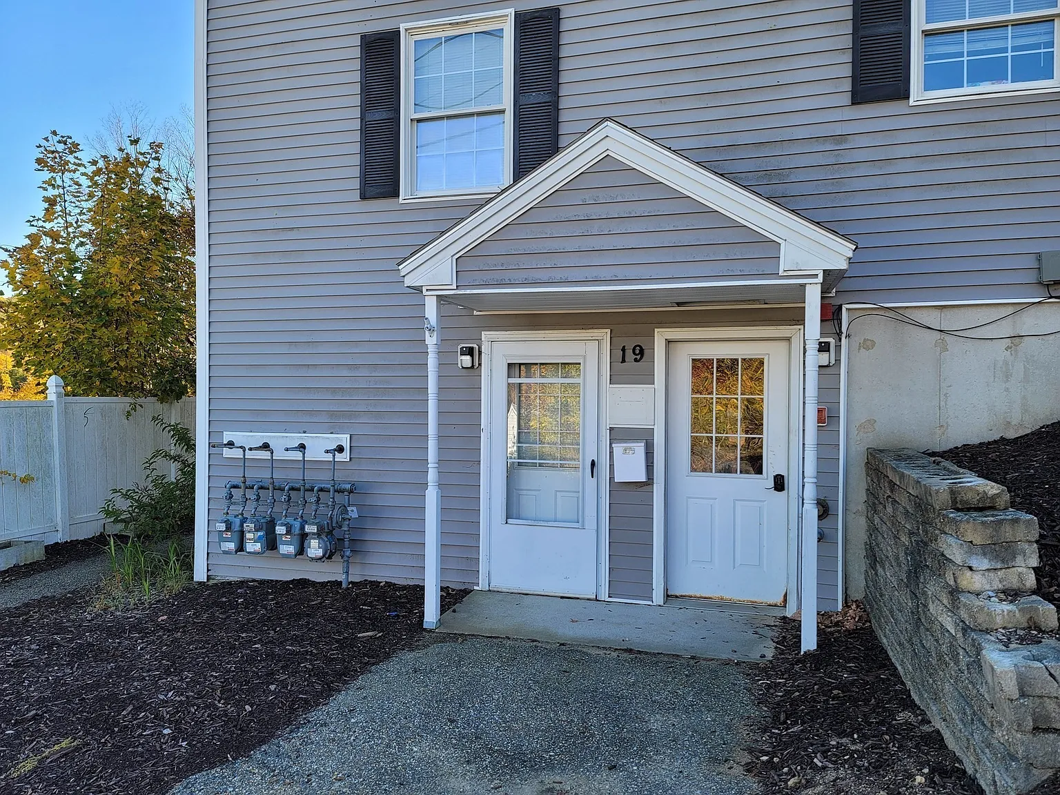 3 bed, 1.0 bath, 1000 sqft, $1,750 — Photo 3