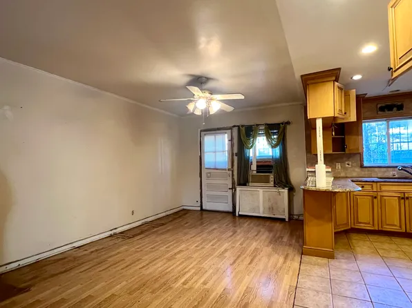 1746 Gerritsen Avenue image 6 of 7