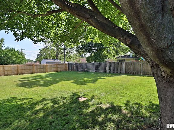 4th image of 6715 N Parkwood Dr