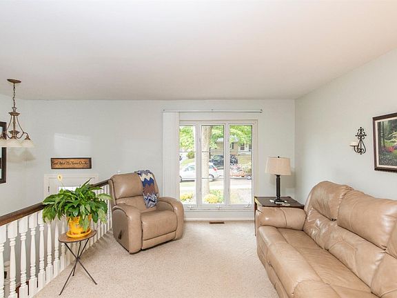 4th image of 244 Vanderbilt Dr