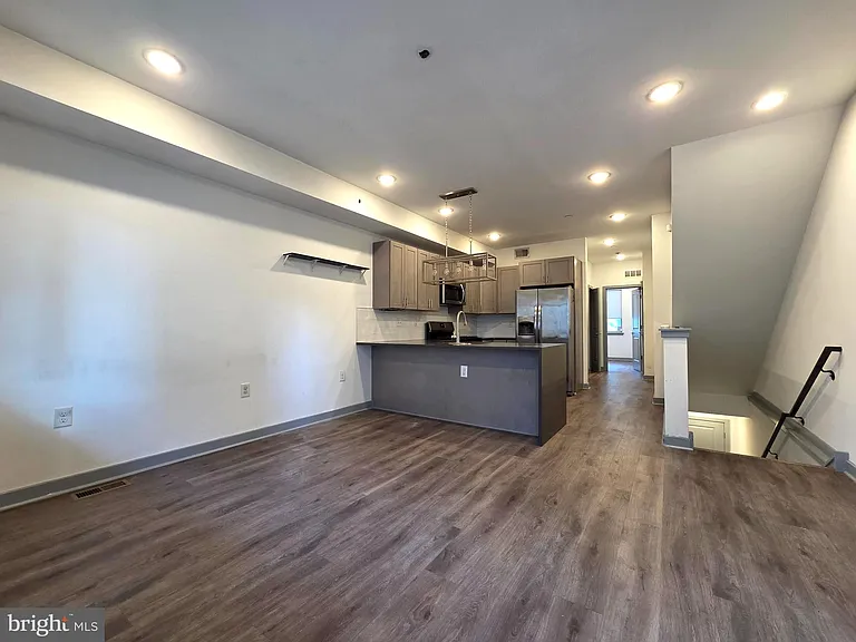 417 W Berks St #1 — Photo 1