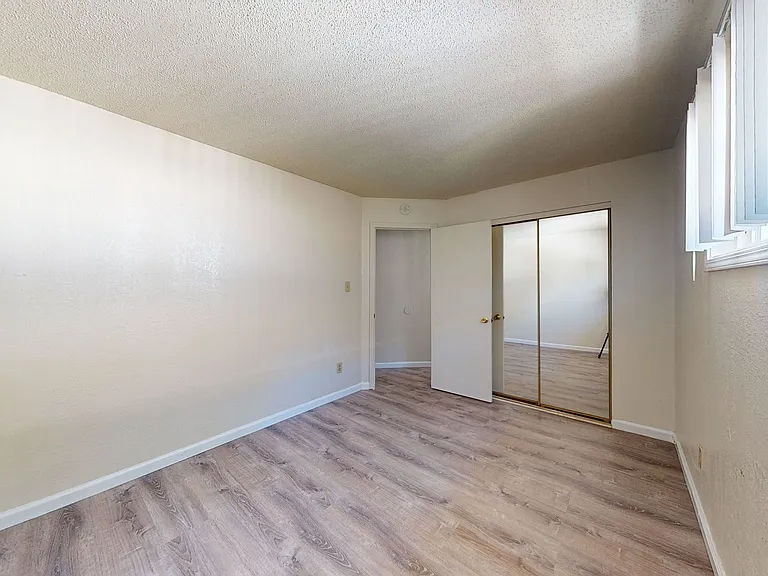 2515 10th ave — Photo 138