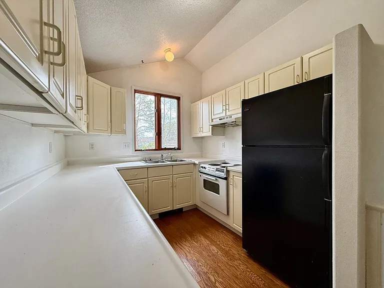 275 SW 2nd St #1 — Photo 14