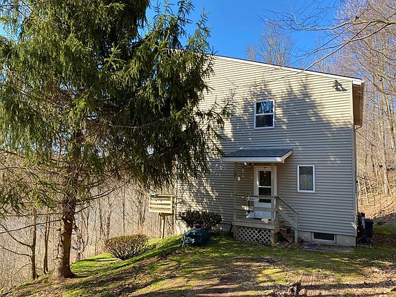3rd image of 137 Hobbes Hollow Rd