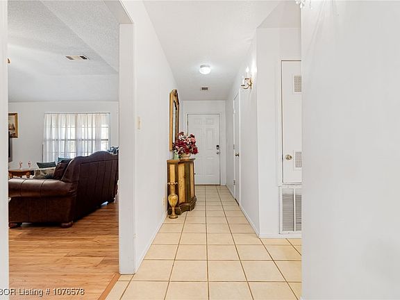3rd image of 1222 Willow Breeze Est