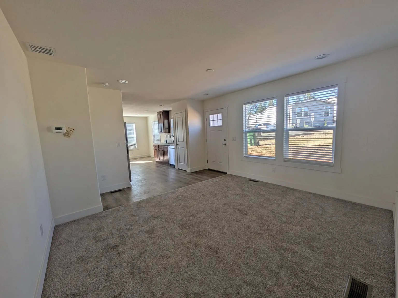 3 bed, 2.0 bath, 1070 sqft, $1,795 — Photo 3