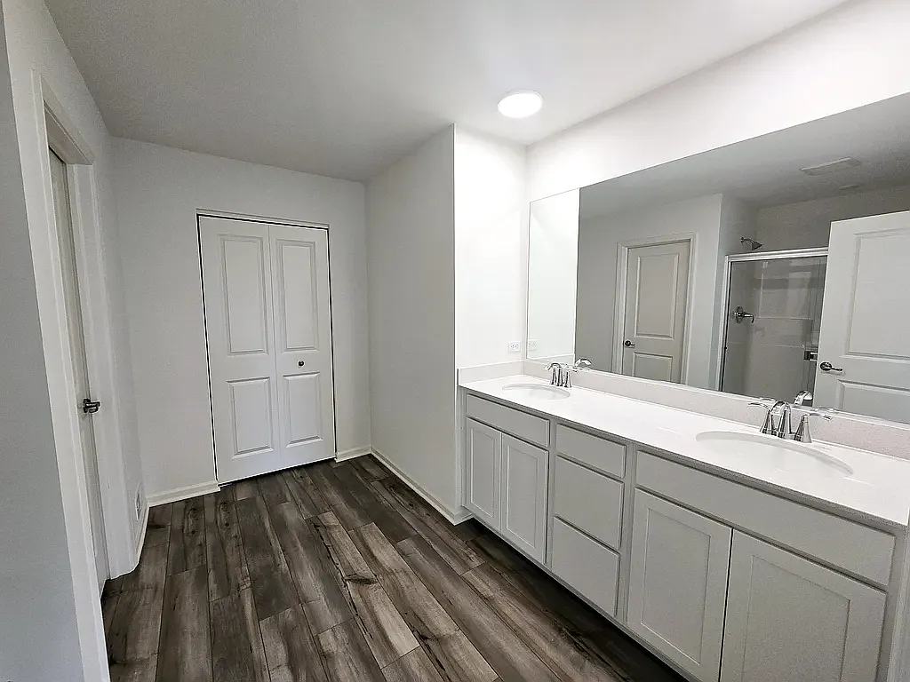 1811 E 111th Pl — Photo 2