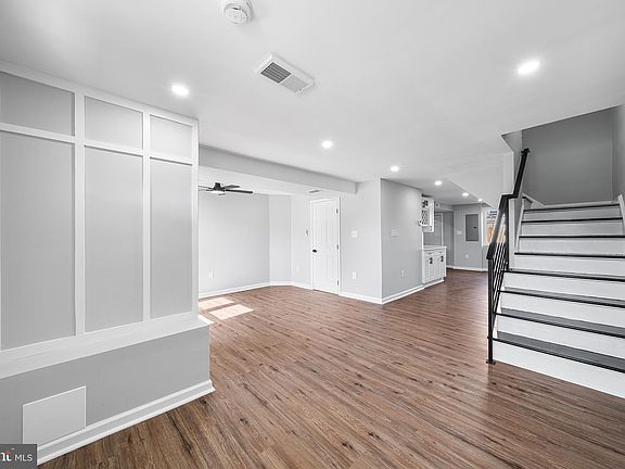 3rd image of 407 Coventry Ave