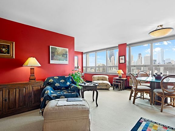 4th image of 88 W Schiller St APT 3004L