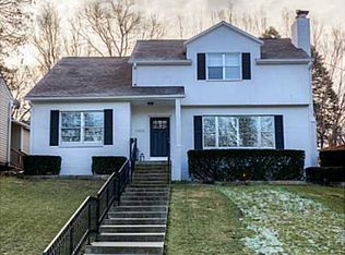 5426 Harwood Dr, Des Moines, IA 50312