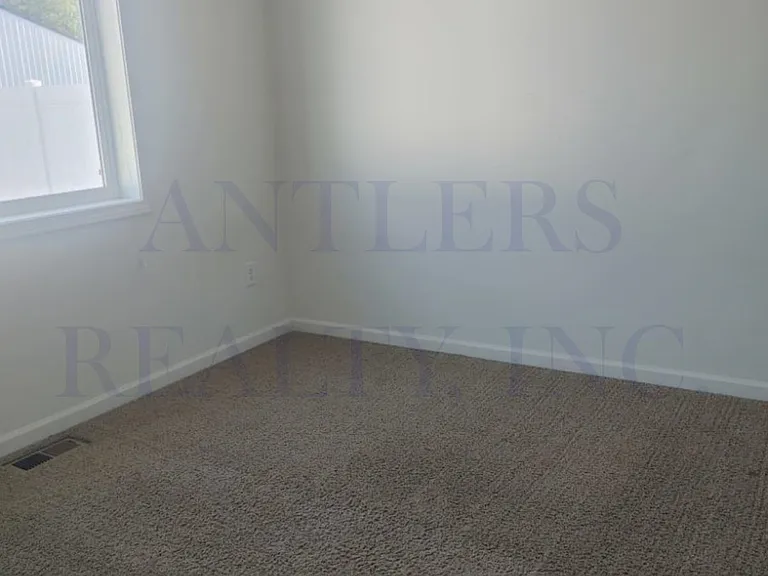 1190 E Adams St — Photo 6