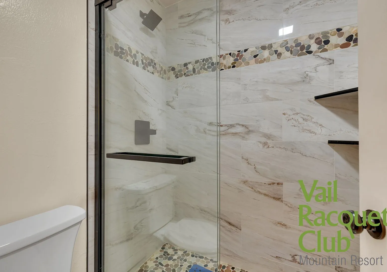 1BR/1BA East Vail - Annual Lease - Available Now — Photo 2